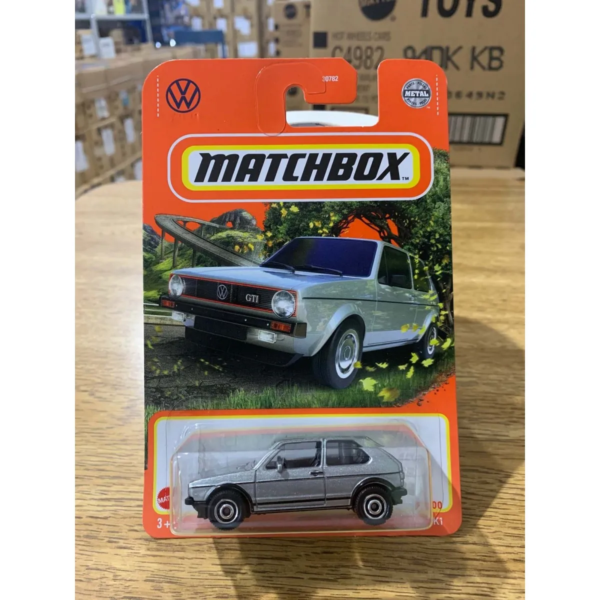 Matchbox 1976 Volkswagen Golf MK1, plateado, 25/100 HFP42